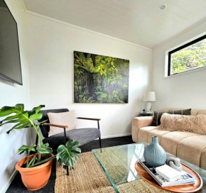 Karamu- Spacious, quiet, and close to amenities